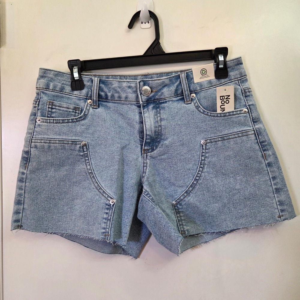 No Boundaries Womens 5 Inch Relaxed Denim Shorts Light Wash Raw Hem Size 2